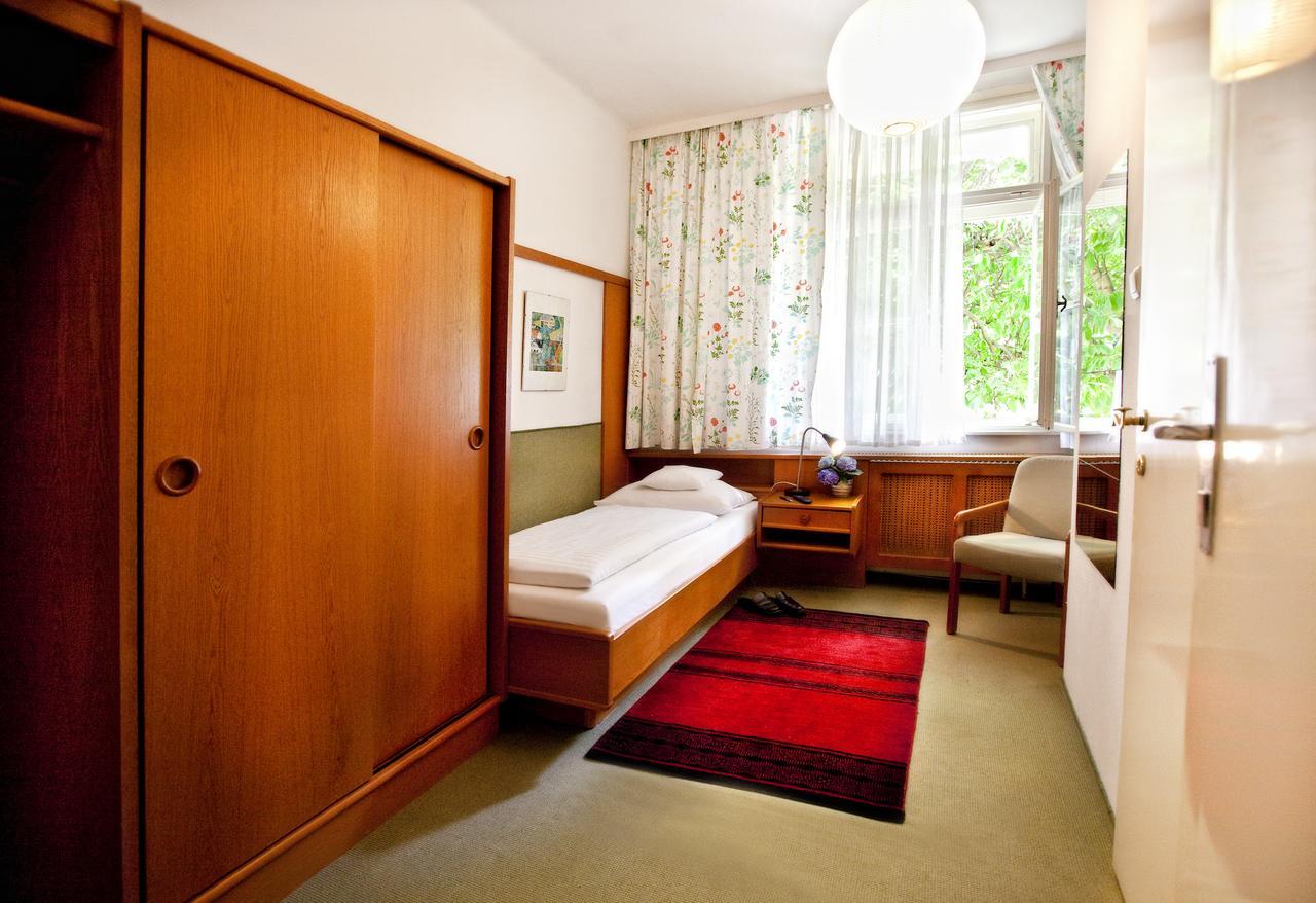 Pension Margit Baden Buitenkant foto
