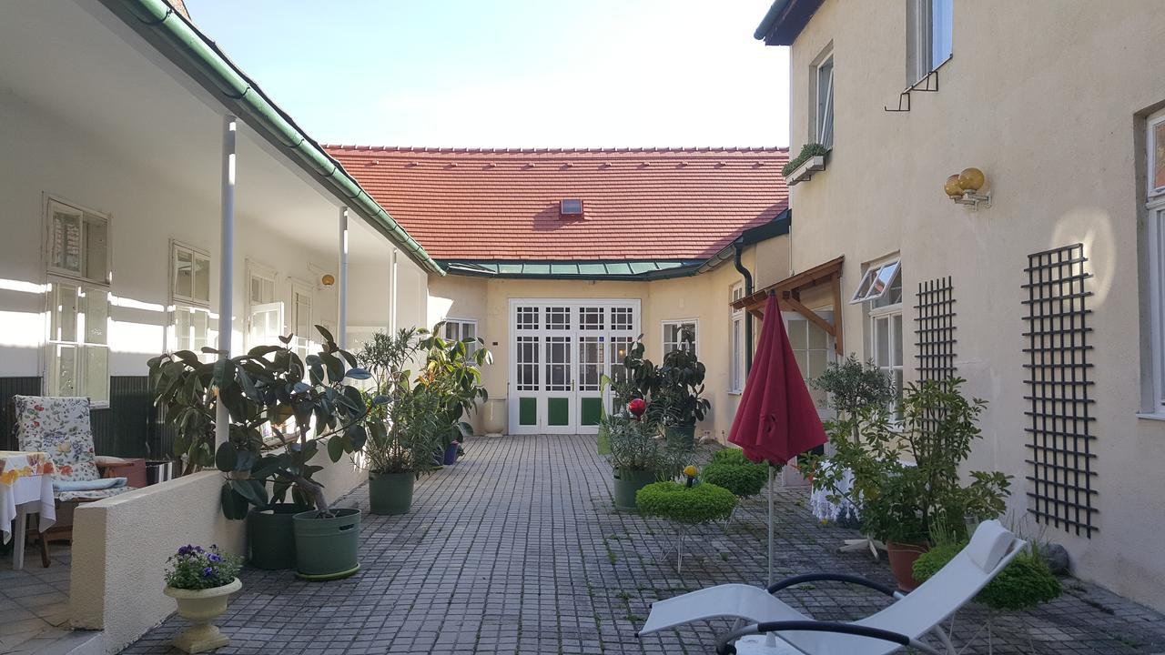 Pension Margit Baden Buitenkant foto