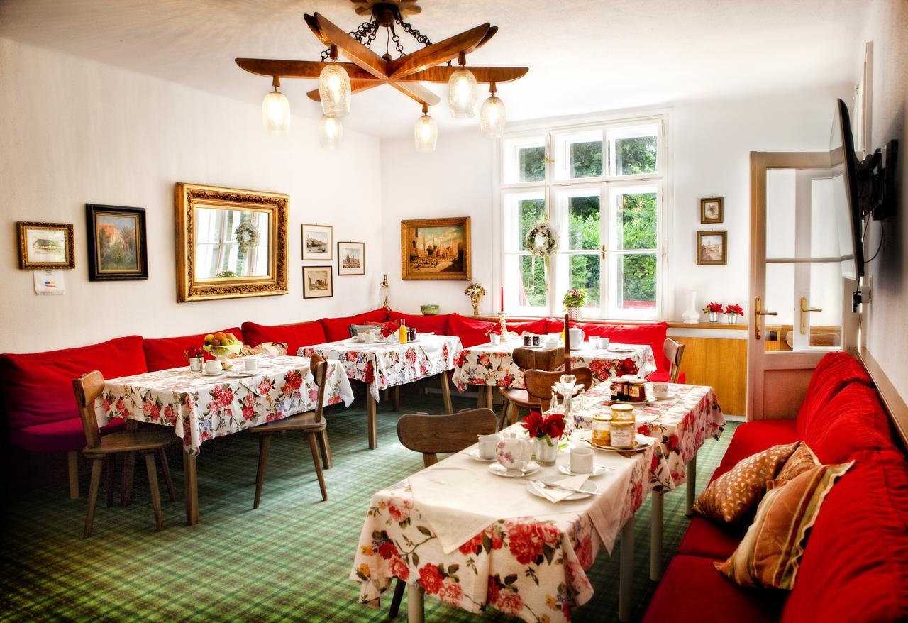 Pension Margit Baden Buitenkant foto